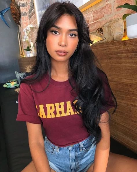 ASIAN FACECLAIMS - mishti rahman - Wattpad Mishti Rahman, Trendy We Fryzurach, Long Hair With Bangs, Brown Blonde Hair, Long Layered Hair, Curtain Bangs, Grunge Hair, Hair Color For Black Hair, Long Hair Cuts