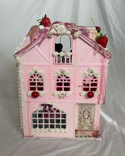 Bday Candles, Pink Dollhouse, Fairy House Crafts, Calico Critter, Paper Doll House, Doll House Crafts, Pastel Room, Pink Interior, Mini Things