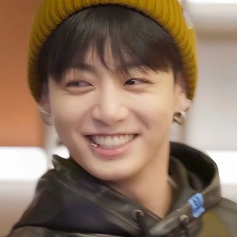 jungkook suchwita icon Jungkook Smile, Smile Gif, Smile Icon, Bts Wallpaper Lyrics, Jungkook Selca, Jeon Jungkook Photoshoot, The Boy Is Mine, Jimin Jungkook, Jungkook Cute