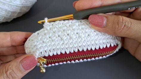 Crochet Coin Purse Free Pattern Zipper Pouch Tutorial, Crochet Cardholder, Crochet Change Purse, Crochet Small Purse, Easy Diy Crochet, Crochet Small Bag, Coin Purse Crochet Pattern, Crochet School, Diy Coin Purse