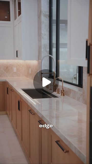 Proslit Tile & Stone on Instagram: "Check out this informative video about our latest project 🌟
Do you want a kitchen like that? 
Write below ⬇️" Quartz Window Sill, Kitchen Window Backsplash, Kitchen Quartz, Quartz Kitchen, Kitchen Window, Window Sill, A Kitchen, Backsplash, Tile