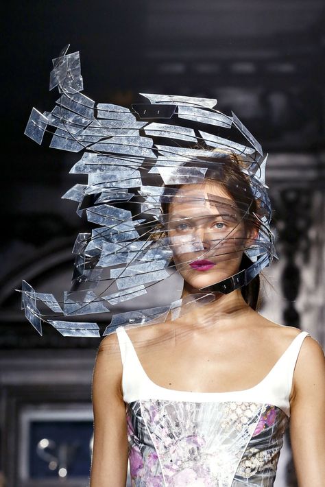 Giles Deacon Spring 2013 Ready-to-Wear Accessories Photos - Vogue Giles Deacon, Sculptural Fashion, 3d Fashion, Body Adornment, Futuristic Fashion, Avant Garde Fashion, Vogue Paris, Fashion Details, Costume Design