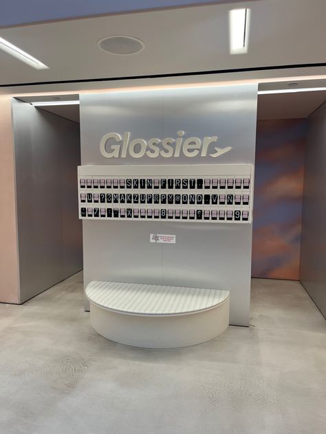 Glossier Store, Brand Activation Ideas, Vending Machine Design, Store Aesthetic, Popup Store, Makeup Store, Tile Wall, Beauty Store, Pop Up Store