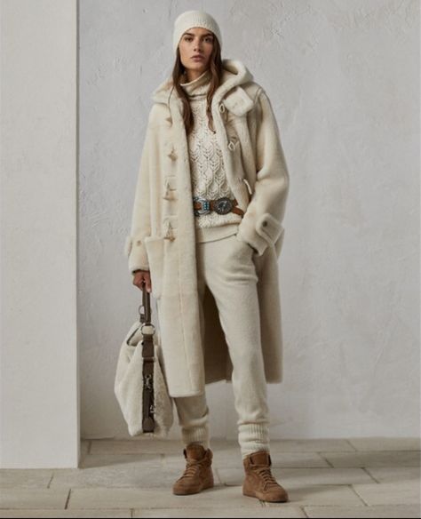 Cashmere Joggers Outfit, Ranch Lifestyle, Classic Sportswear, Sheepskin Jacket, Joggers Outfit, Women Ralph Lauren, Ralph Lauren Collection, Shearling Coat, Winter Mode