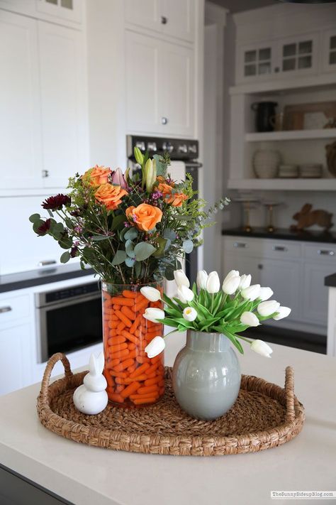 Carrot Vase/Easter Ideas (Sunny Side Up) Mini Carrots, Simple Table, Easter Candy, Easter Table Decorations, Mini Pumpkins, Vase Fillers, Easy Easter, Easter Ideas, Easter Table