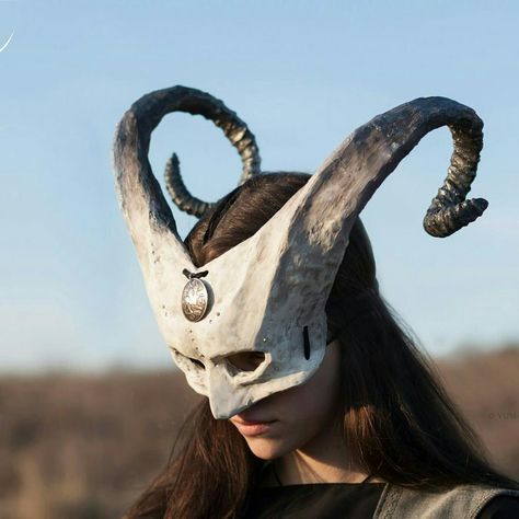 TЭOTЭRRA Bone Helmet, Mask Design Ideas, Bone Mask, Creepy Masks, Creation Art, Leather Mask, Cool Masks, Bone Horn, Masks Art