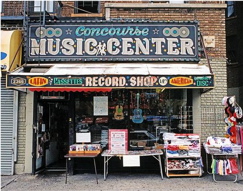 Screen shot 2011-12-15 at 18.57.11 Vinyl Record Shop, Record Stores, Shop Inspiration, Music Center, Shop Front Signage, Store Image, Shop Fronts, Window Dressing, Shop Window Design