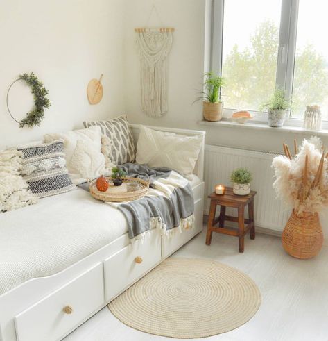 Boho Daybed Ideas, Hemnes Room Ideas, Ikea Daybed Styling, Ikea Hemnes Divan, Hemnes Daybed Ideas, Ikea Hemnes Bedroom Ideas, Hemnes Daybed Styling, Hemnes Bed Ideas, Ikea Hemnes Daybed Styling