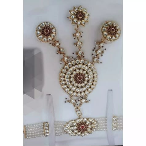 #rajasthanijewellery #rajputijewellery #illustriousdesigns #royaljewellery #rajputihathfool #hathfool #hathful Hathful Designs Gold Kundan, Hathful Designs Gold Rajputi, Rajputi Hathphool Design, Hathfool Designs In Gold, Hathful Designs Gold, Rajasthani Jewellery Royal, Rajput Jewellery, Wedding Jewellery Designs, Rajputi Jewellery