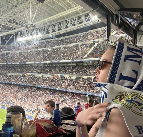 Real Madrid Wags, Real Madrid Wag Aesthetic, Wag Soccer, Real Madrid Aesthetic, Trophy Wife Outfit, Wags Soccer, Soccer Real Madrid, Soccer Wife, Stadium Seats & Cushions