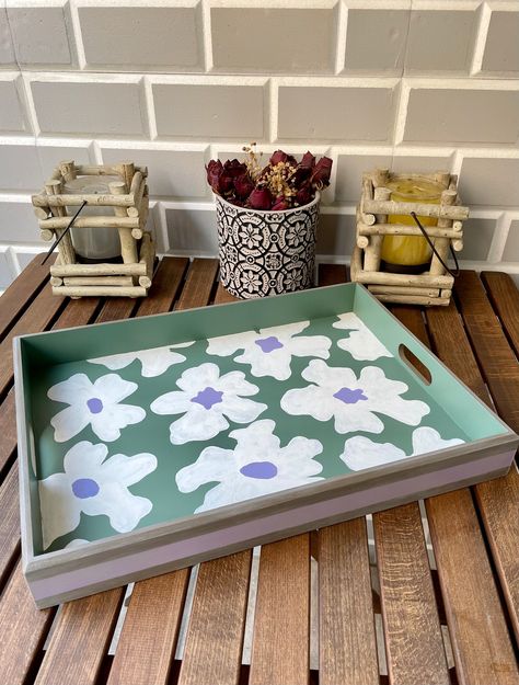 Painted Wood Trays Ideas, Tray Design Ideas Painting, Painted Tray Ideas, Painted Wood Tray, Hand Painted Wooden Trays, Wooden Tray Painting Ideas, Tray Painting Ideas, Painted Trays Ideas, Painted Wooden Tray