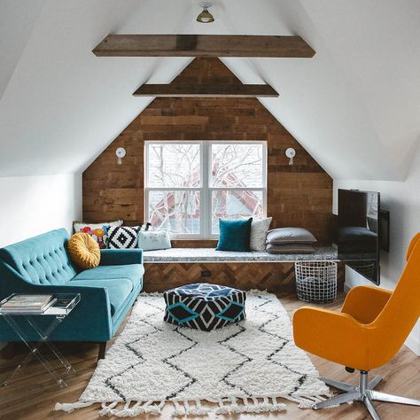 Lie on the sofa and enjpoy your leisure time at this Attic Lounge Room Backyard Airbnb, Work Nook, Upstairs Ideas, Attic Conversions, Kingston House, Attic Design Ideas, Loft Attic, Attic Office, Vinyl Room