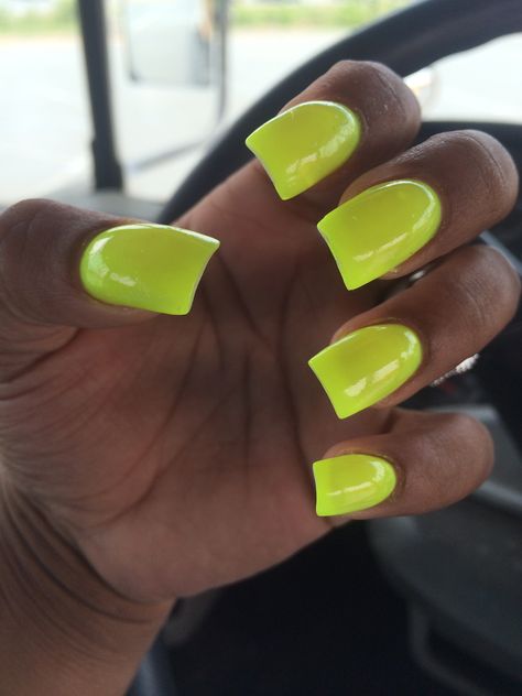 Highlighter hump nails Highlighter Green Nails, Yellow Dip Nails, Hump Nails, Nail Decor, Green Nail Designs, Dip Nails, Green Highlights, Dipped Nails, Green Nails