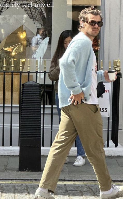 Harry Styles Street Style, Harry Styles Outfits, Harry Styles Outfit, Harry 1d, One Direction Harry, My Board, Harry Styles Photos, Mr Style, London Street Style