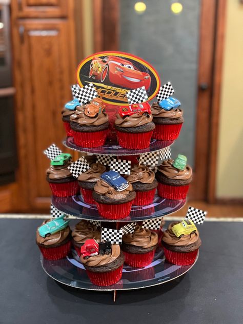 Cars Themed Chocolate Covered Strawberries, Pixar Cars Cupcakes, Cars Themed Cupcakes, Disney Cars Desserts, Disney Cars Cupcakes For Boys, Disney Cars Cupcakes, Cars Cake Pops, Disney Cars Theme, Disney Cars Cake