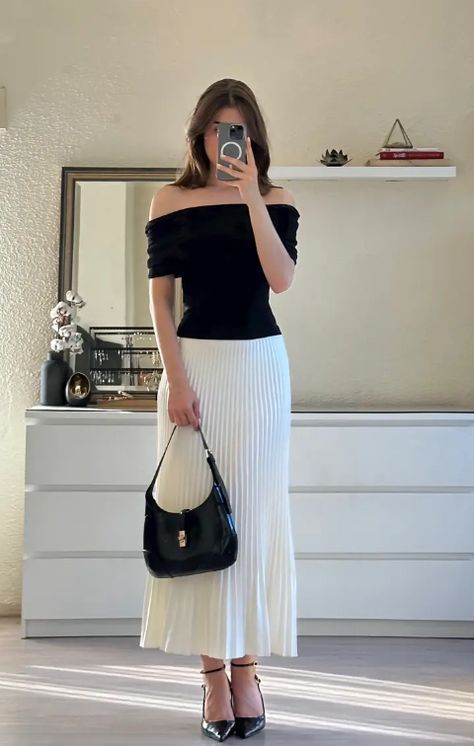 Fitted Maxi Skirt, Simple Work Outfits, Cute Professional Outfits, Outfit Minimalist, Outfit Elegantes, Modest Casual Outfits, Long Skirt Fashion, Maxi Skirt Outfits, Trendy Fashion Outfits