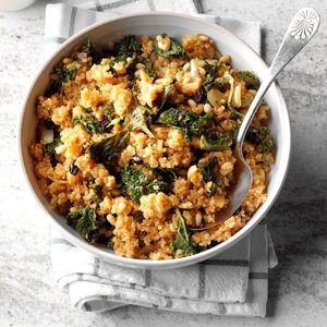 Quinoa with Peas and Onion Recipe: How to Make It Picnic Food Ideas Hot Day, Non Refrigerated Picnic Food Ideas, Easy Vegan Picnic Food, Meals Served Cold, Cold Dishes To Bring To A Party, Whole 30 Picnic Food, Vegetarian Picnic Recipes, Cold Meat Dishes, Cold Vegetarian Meals