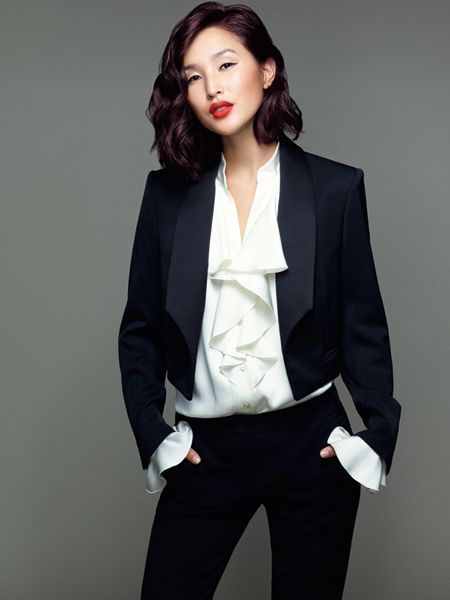 Try the hottest #ITLOOK by #lorealpro #2015 #trend #violet #wavy #bob Gary Pepper, Gary Pepper Girl, Nicole Warne, Sam Mcknight, Professional Hair Color, Violet Hair, Advice For Women, Wavy Bob, Lob Haircut