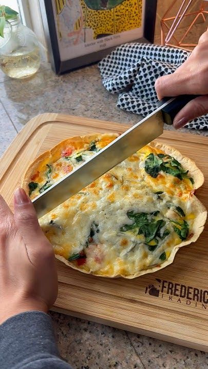 Tortilla Quiche, Fedtforbrændende Mad, Breakfast Quiche Recipes, Breakfast Quiche, Cottage Cheese Recipes, Healthy Food Dishes, Quiche Recipes, Breakfast Brunch Recipes, Food Videos Cooking