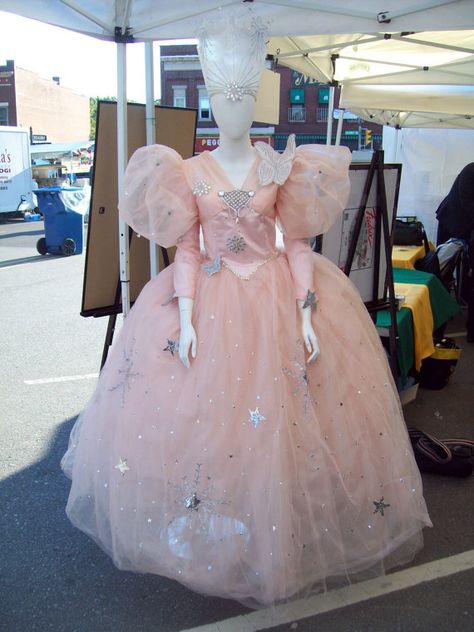 Billie Burke's actual dress Good Witch Of The North, Wizard Of Oz Glinda, Chesterton Indiana, Glinda Costume, Glenda The Good Witch, Oz Series, Wizard Of Oz 1939, Billie Burke, Glinda The Good