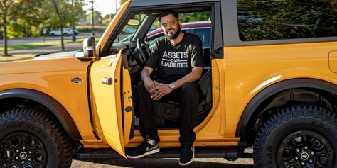 Lavell Riddle became a Turo host in 2021 and earned $72,020 last year on the car-rental app. He shares his tips for building a Turo business. Turo Business, Turo Car Rental, Car Sharing App, Uber Driving, Car Rental App, Black Car Service, Rental Business, Tired Of Work, Big Car