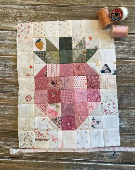 Ok, these strawberry blocks are so addicting! 🍓 I just couldn’t resist making a mini strawberry block with 1” squares, and I’m loving the … | Instagram Small Square Quilt Blocks, Square Quilts For Beginners, Patchwork Quilt Blocks, How To Sew Quilt Squares Together, Tiny Quilt Blocks, Simple Quilt Squares, Cute Quilt Blocks, 9 Block Quilt Patterns, Beginner Quilt Blocks