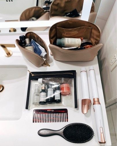 Weekender Bag Aesthetic, Travel Bathroom, Iron Hair, Fashion Jackson, Beauty Case, Bathroom Essentials, Leather Travel, Skin Care Acne, Curling Iron