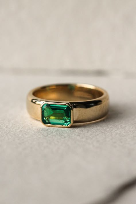 Man Emerald Ring, Man’s Engagement Ring, Mens Engagement Rings Emerald, Men Rings Ideas, Unique Men’s Engagement Rings, Men Stone Ring Design, Mens Gemstone Rings Unique Gold, Mens Wedding Ring With Stone, Men’s Gemstone Rings