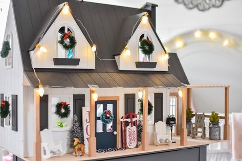 Hearth and Hand dollhouse little girls room decorated for Christmas-9 Hearth And Hand Dollhouse, Victoria Farmhouse, Dollhouse Christmas Decorations, Dollhouse Remodel, White Doll House, Maileg Doll House, White Rocking Chairs, Ikea Dollhouse, Farmhouse Makeover