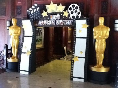 Ritha Design Studio: Movie Night Themed Backdrop & Props Hollywood Theme Party Decorations, Movie Dinner, Old Hollywood Theme, Hollywood Birthday Parties, Cinema Party, Backdrop Props, Hollywood Birthday, Bollywood Theme, Hollywood Party Theme