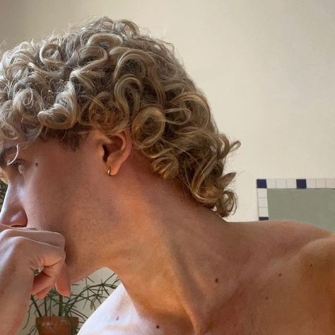 Caleb Lepage on Instagram: "🪻" Angelic Men Aesthetic, Platinum Blonde Guy Aesthetic, Platinum Blonde Hair Men Aesthetic, Curly Blonde Hair Boy, Will Solace Face Claim, Male Angel Aesthetic, Leo Ashton, Blonde Hair Boy, Blonde Curly Hair