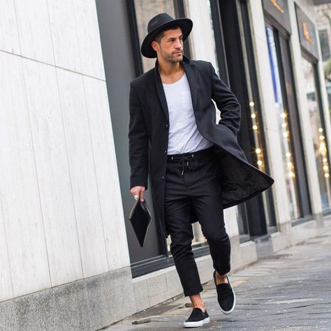 Mans Jacket, Men's Business Outfits, Black Overcoat, Herren Style, Mens Fashion Classy, Street Style Trends, Men Street, Business Casual Men, Black Hat