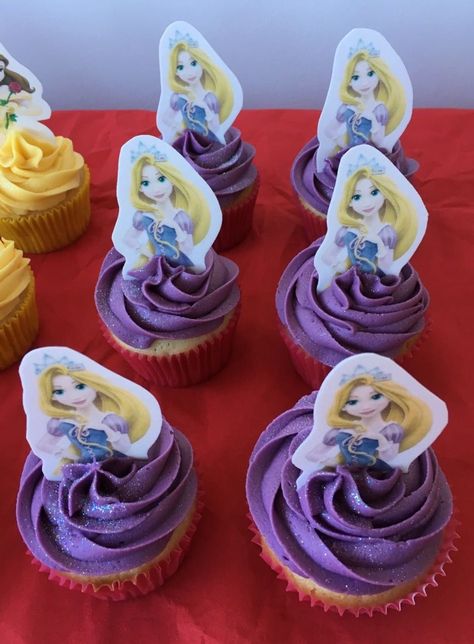 Tangled Cupcakes, Rapunzel Cupcakes, Frida Party, Rapunzel Birthday Cake, Rapunzel Cake, Make A Fairy, Rapunzel Birthday, Rapunzel Birthday Party, Purple Cupcakes