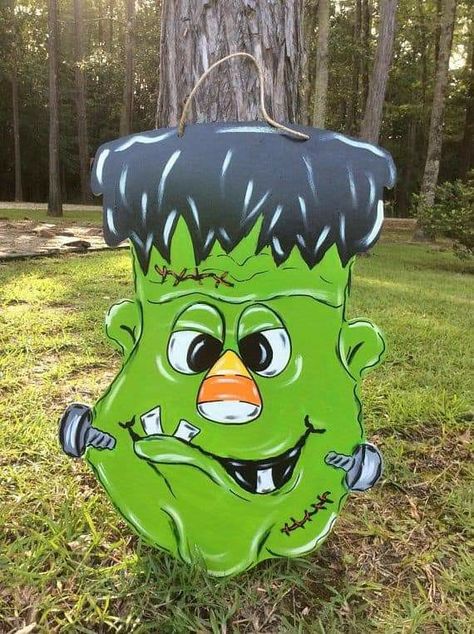 Halloween Monster Doors, Pumpkins Faces, Frankenstein Door, Halloween Cutouts, Thanksgiving Wood Crafts, Monster Door, Halloween Coasters, Moldes Halloween, Imprimibles Halloween