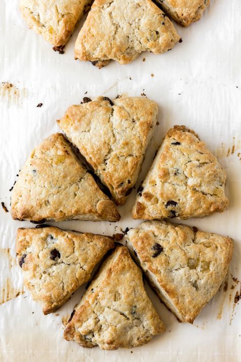 Ginger Scones Recipe, Ginger Chocolate, Chocolate Scones, Ginger Recipes, Chocolate Dessert Recipes, Almond Cookies, Scone Recipe, Chocolate Desserts, Scones