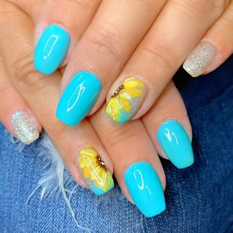 Sunflower Nails That Will Brighten Your Day Mustard Yellow Nails Designs, Mustard Yellow Nails, Nails Designs Short, Nail Polish Art Designs, Bright Summer Nails Designs, Sunflower Nail Art, Western Nails, Sunflower Bridal Shower, Sunflower Nails