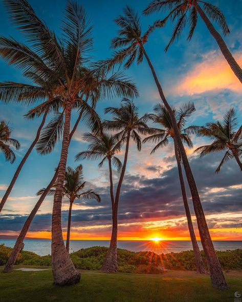 Sunset Kīhei - Maui, Hawaii, U.S.... - What a wonderful world Maui Kihei, Hawaii Adventures, What A Wonderful World, Hawaiian Islands, Maui Hawaii, Wonderful World, Hawaii Travel, Big Island, Kauai