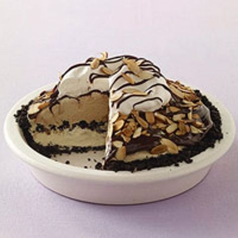 Mud Pie Recipe, Bake Sweets, Pie Ice Cream, Ice Cream Pie, Holiday Pies, Ice Cream Pies, Chocolate Sandwich, Chocolate Sandwich Cookies, Fudge Sauce