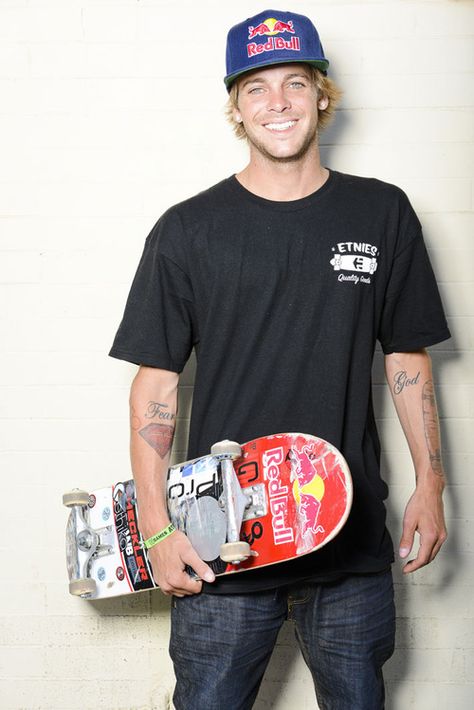 Sheckler Skater Guys, Surfer Fashion, Fashion Skater, Ryan Sheckler, Skater Fashion, Camp Read, Surfer Boy Style, Skateboard Photos, Cam Gigandet