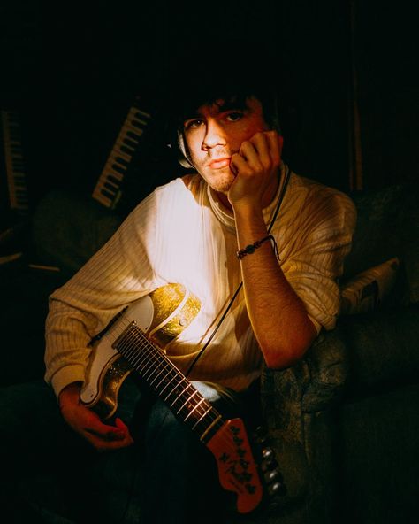 Posing With Instruments, Guitar Portrait Photo Shoots, Singer Photoshoot Ideas Male, Musician Promo Photography, Indie Artist Photoshoot, Musician Headshots Portraits, Photo Shoot With Guitar, Music Artist Portrait Photography, Keyboard Photoshoot