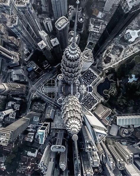 Perspective Building, Malaysia Photography, Travel Photography Ideas, Malaysia Kuala Lumpur, Petronas Twin Towers, Kuala Lumpur City, Petronas Towers, Malaysia Travel, Kuala Lumpur Malaysia