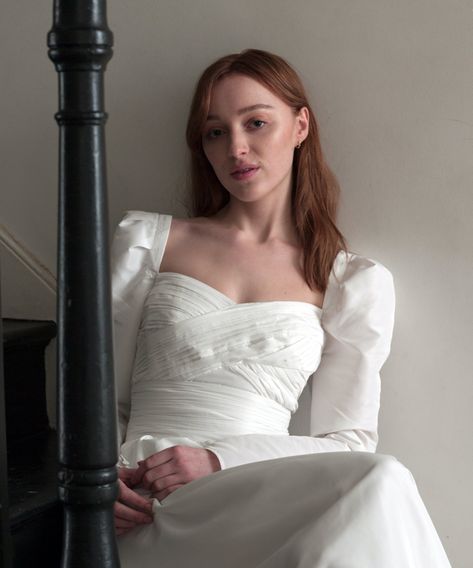 Phoebe Dynevor Lands A Bridgerton-Like Campaign #refinery29 https://www.refinery29.com/en-gb/2021/02/10331253/phoebe-dynevor-self-portrait-autumn-2021-campaign Phoebe Dynevor, Wedding Dress Trends, Romantic Dress, Perfect Woman, Corset Dress, Self Portrait, Celebrities Female, Pretty Woman, Strapless Wedding Dress