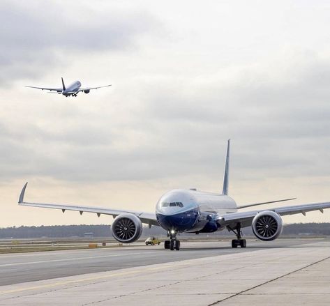 Atom Punk, Boeing 777x, B 52 Stratofortress, Cartoon Airplane, Boeing Aircraft, Armored Truck, Boeing 777, Disney World Vacation, Pilots