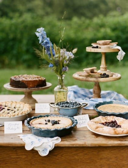 Wedding Food Bars, Wedding Food Display, Wedding Buffet Food, Wedding Food Stations, Wedding Pie, Gourmet Breakfast, Reception Food, Wedding Buffet, Food Stations