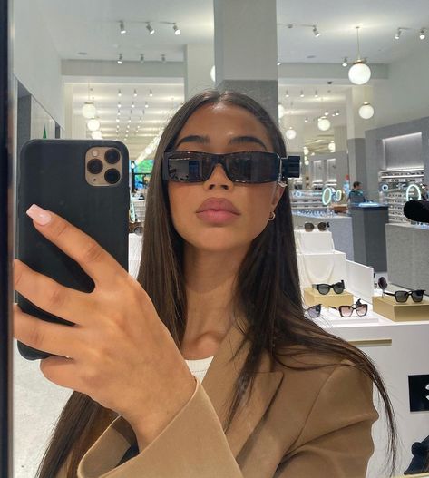 @michelledomingos shared a photo on Instagram: “Yay or nay” • Jul 22, 2020 at 3:18pm UTC Sunglasses For Your Face Shape, Stile Kendall Jenner, Chica Cool, Sunglasses Fashion, Insta Photo Ideas, Insta Photo, Look Casual, Pic Ideas, Glasses Fashion