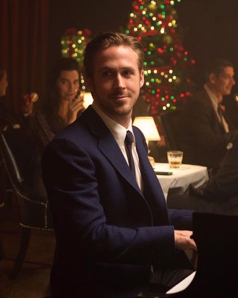 Ryan Gosling l Gentleman Styles Emma Stone And Ryan Gosling, Ryan Gosling Movies, Ryan Gosling Style, Here's To The Fools Who Dream, Avatar Logo, Rorschach Test, Ryan Thomas, Movie Site, Damien Chazelle