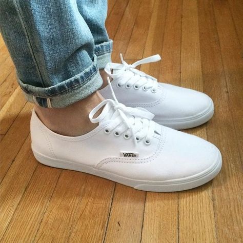 Authentic Lo Pro Vans Painted Shoes Ideas, Best White Sneakers, Summer Shoes Wedges, Superga Shoes, Fashion Shoes Heels, Bling Shoes, Workwear Fashion, Outfit Aesthetic, Sneakers Outfit