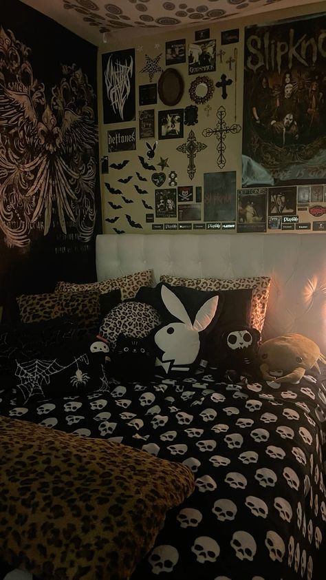 Room Inspo Grunge Dark, Whimsical Gothic Bedroom, Heavy Metal Room Aesthetic, Over Decorated Rooms, Modern Grunge Bedroom, Alt Room Inspiration, Goth Dorm Room Ideas, Green Grunge Bedroom, Soft Grunge Bedroom Aesthetic