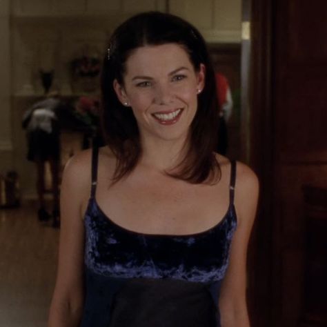 Lorelai Gilmore Aesthetic, Gilmore Girls Lorelai, Gilmore Aesthetic, Gilmore Girls Fashion, Lauren Graham, Lorelai Gilmore, Rory Gilmore, Girl Fits, Tv Girls