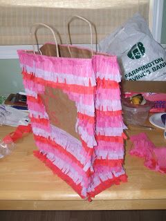 fun4kids: How to Make a home-made pinata out of a paper bag Home Made Pinata, Wedding Pinata, Halloween Paper Bags, Fifth Grade Art, How To Make Pinata, Pinata Diy, Disney Frozen Birthday Party, Surprise Ideas, Disney Frozen Birthday